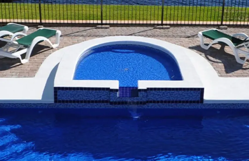 Horseshoe Sundeck